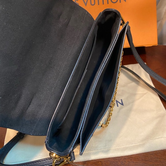 Louis Vuitton Very Messenger - Picture 6 of 13